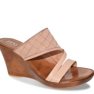 Italian Shoemakers Brand. Size 9. Blush wedges.